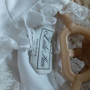 Misses White 50s, 60sVintage Ruffles Blouse